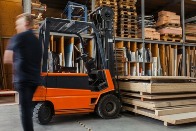 富山県砺波市にあるフォークリフト・入出荷求人