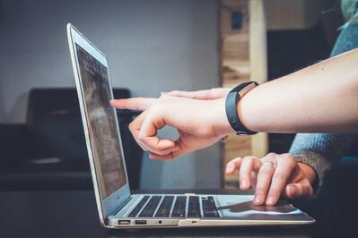 Webディレクター /株式会社コムデ