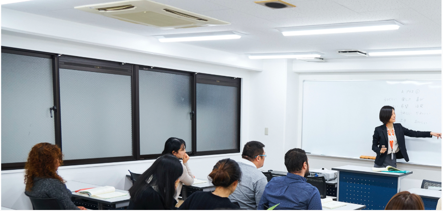 創業60年を超える株式会社ECCが運営する【日本語学校】です。